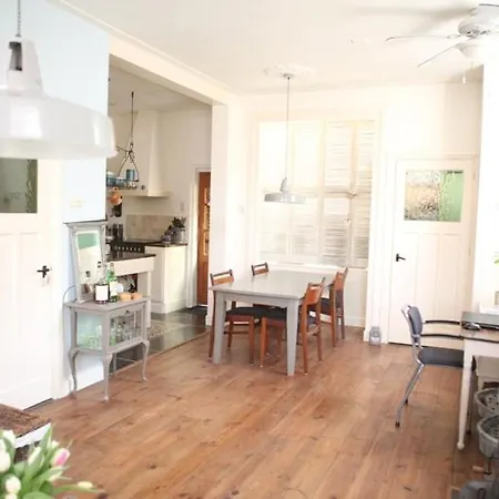 Charming Cosy House דירה